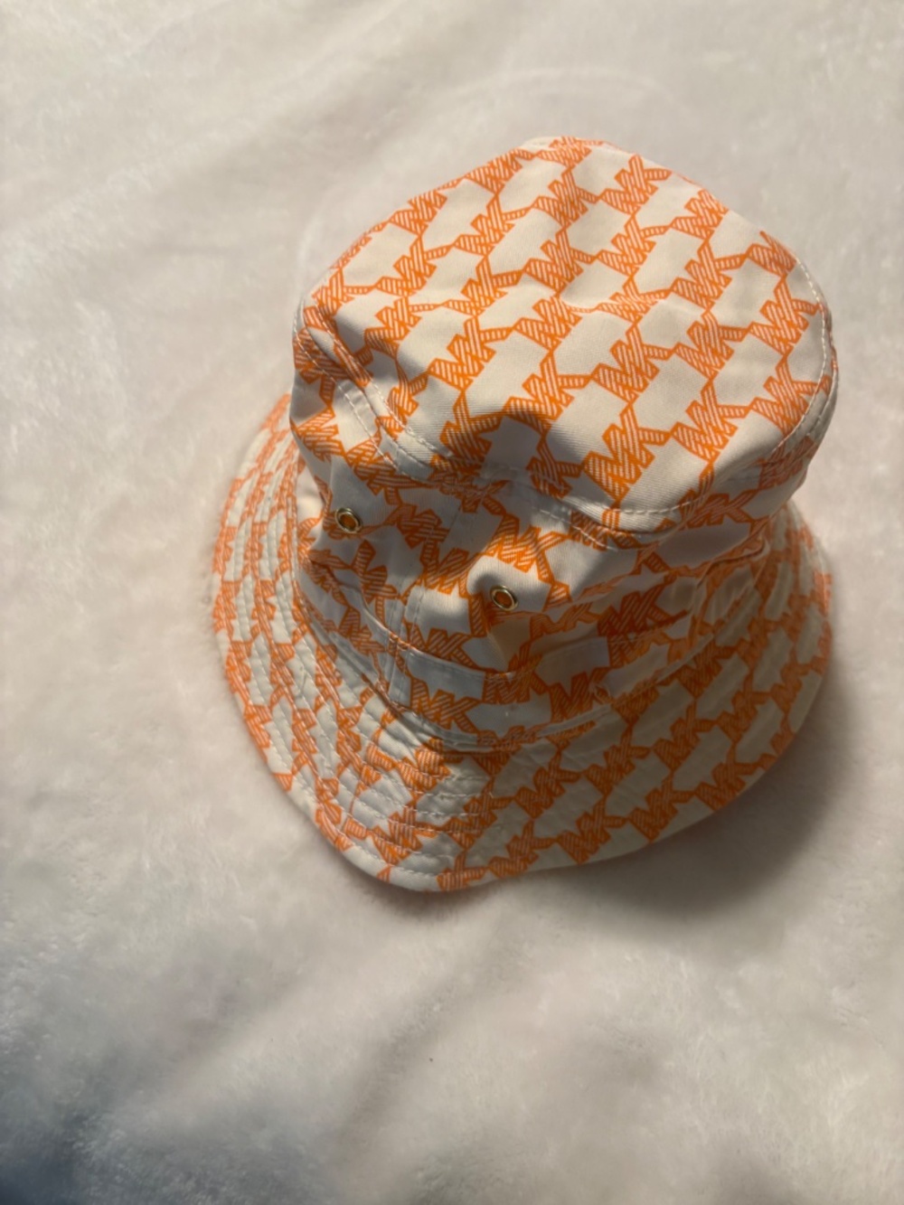 Michael Kors orange and white bucket hat - Picture 4 of 5